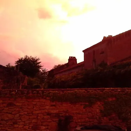 La Grange Dans La Foret *