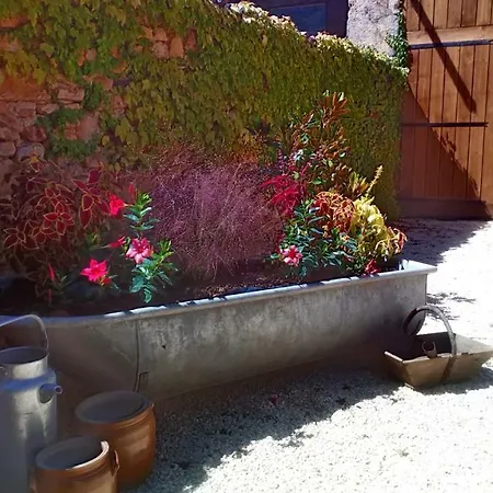 La Grange Dans La Foret *