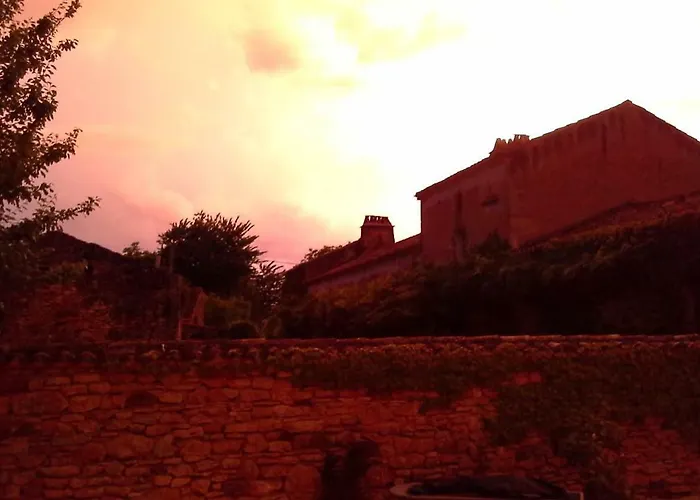 La Grange Dans La Foret *